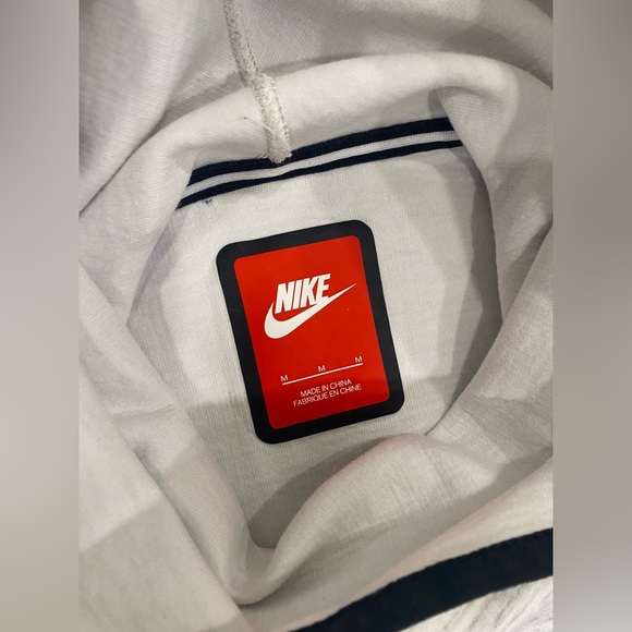 Nike tech hoodie - Picture 2 of 6